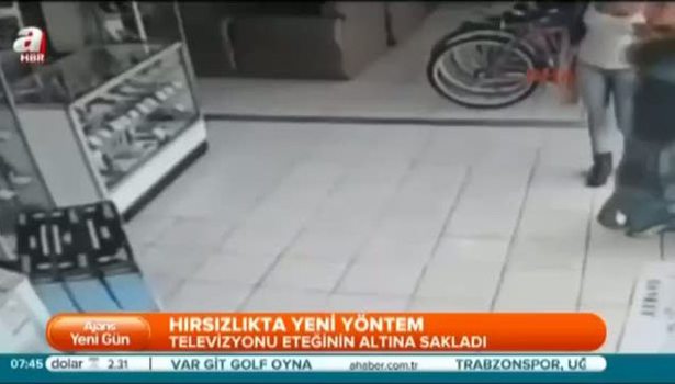 Kadının ilginç hırsızlığı böyle görüntülendi