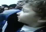 İlahi söylenirken ağlayan çocuk
