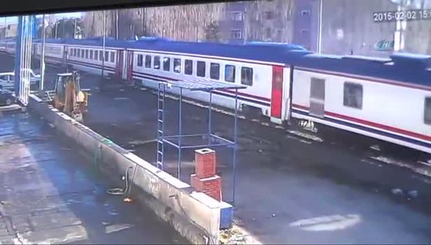 Tren otomobili adeta biçti!