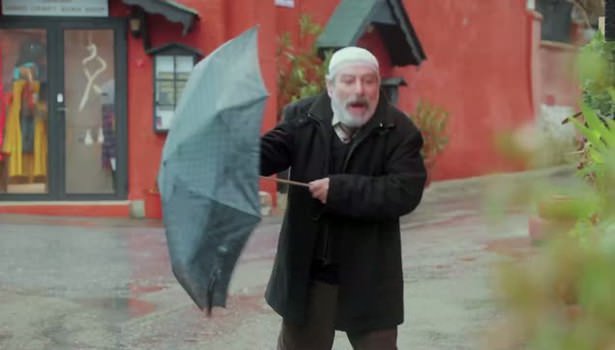 Yağmurdan kaçarken doluya tutulan Azmi Bulut
