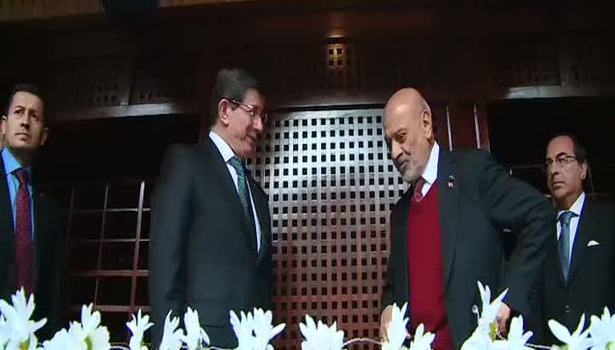 Başbakan Davutoğlu, Lizbon Merkez Camisi’ni ziyaret etti