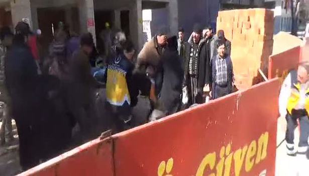 İnşaat işçisi 6. kattan aşağı düştü