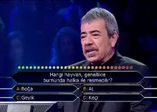 Basit soruyu bilemeyince gülme krizine girdi