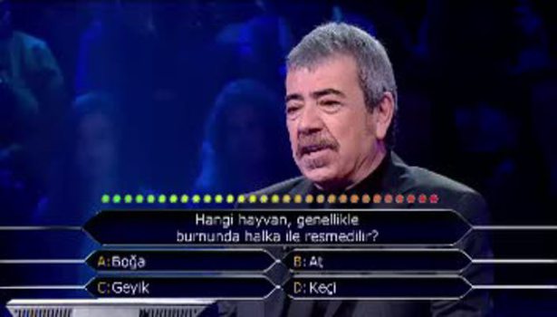 Basit soruyu bilemeyince gülme krizine girdi