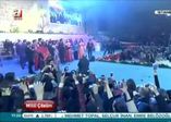 Davutoğlu sanatçılarla beraber şarkı söyledi