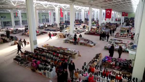 Pazar yerinden çok AVM'ye benziyor
