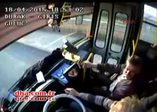 Şoförün uyarısına yumruklu yanıt