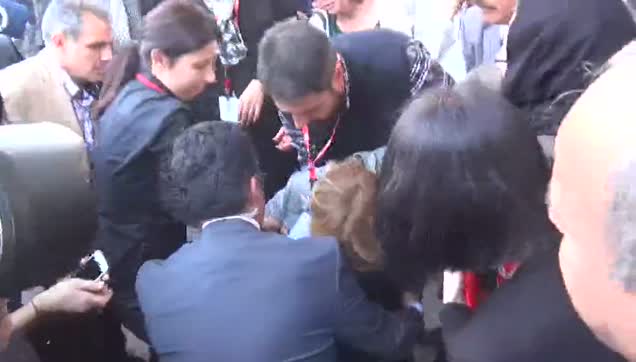 Gülben Ergen fenalaştı-1