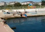 İstanbul'da deniz sezonunu öğrenciler açtı