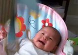 İlk kahkahasını atan bebek