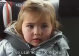 Anne ve küçük kızın tatlı konuşması