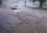 İzmir'de vatandaşın sel sularına kapıldığı anlar böyle görüntülendi