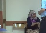 ''Televizyonun sesini kıs'' diyen kızıyla karısı dövdü