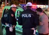 Yardım etme bahanesiyle cüzdan çalmışlar