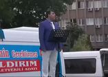 Tek başına miting yapan aday heyecandan konuşamadı
