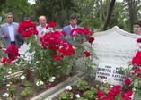 Davutoğlu Erbakan'ın kabrini ziyaret etti