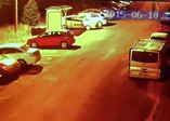 Polisi ve halkı canından bezdiren sürücü dayağı yedi