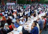Sultanahmet Meydanı'nda 12 bin kişilik iftar
