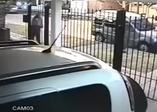 Kapkaççıdan çantasını ilginç yöntemle kurtaran kadın