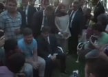Başbakan Davutoğlu gençlerle birlikte horon tepti