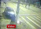 Motosikleti tekmeyle durdurdu