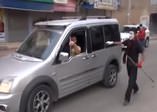 Teröristler etek giyip yol kesti