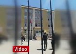 Bayrağı tekbirlerle göndere çektiler