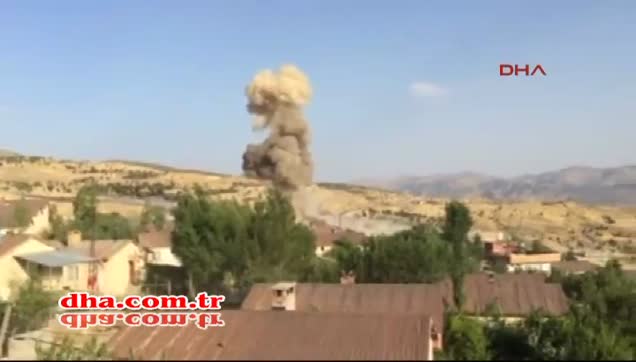 Bomba yüklü araç patlatıldı-1