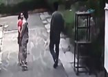 Eşinin yüzüne kezzap attı !