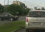 Motosiklet sürücüsü havada taklalar attı