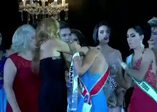 Kıskanç güzel saldırdı