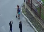Filmi gerçek sanan asker kızı kurtardı