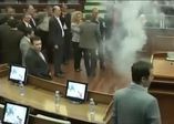 Parlamentoya gaz attılar