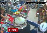 Kadın esnaf, tabancalı 2 gaspçıyı bıçakla kovaladı
