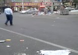 İşçiler çöpleri etrafa saçtı