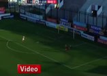 Topu boş kaleye yuvarlayamadı