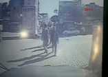 Viranşehir'de zırhlı aracı öpen vatandaş kameraya yansıdı
