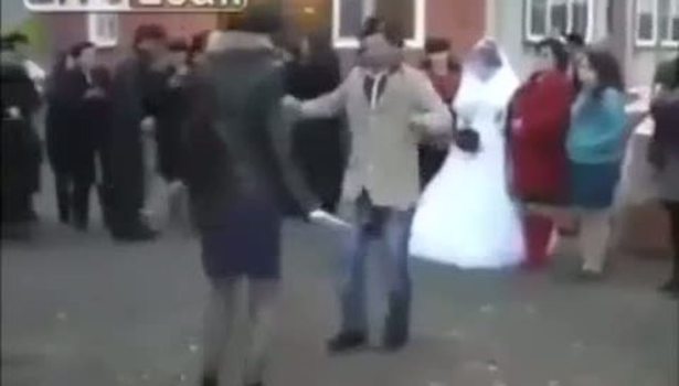 Düğünün ortasında kızı kaçırdılar