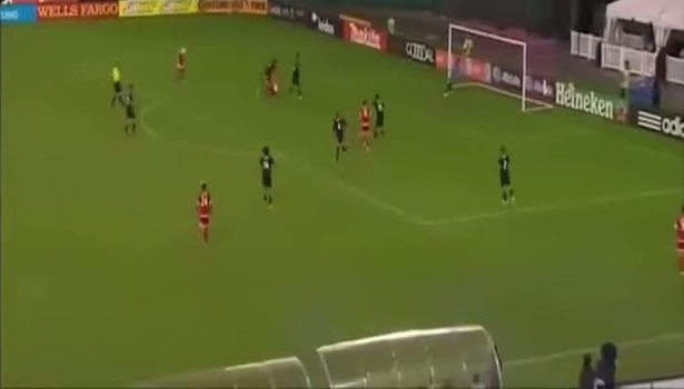 Agudelo'dan müthiş rövaşata golü
