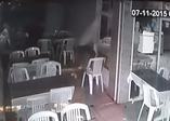 Parayı bulan hırsızların sevinci güvenlik kamerasında
