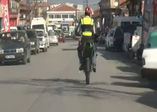 Trafikteki çılgın akrobasi kamerada