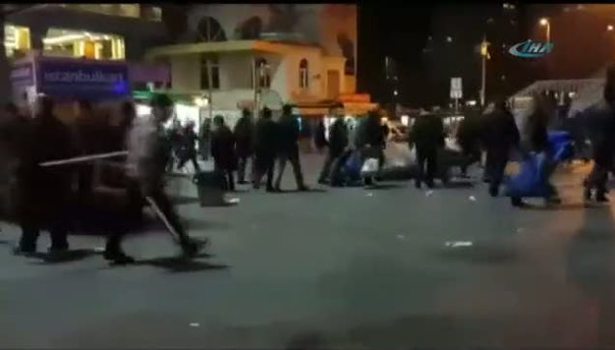 İstanbul’da polis ve işportacılar arasında arbede