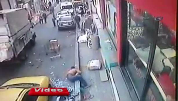 Senegalli genci 3. kattan aşağı attılar