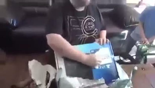 Dededen torununa acımasız hediye şakası