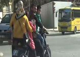 5 kişilik aile motosikletle seyahat etti