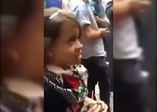 Küçük kız İsrail askerlerine böyle meydan okudu