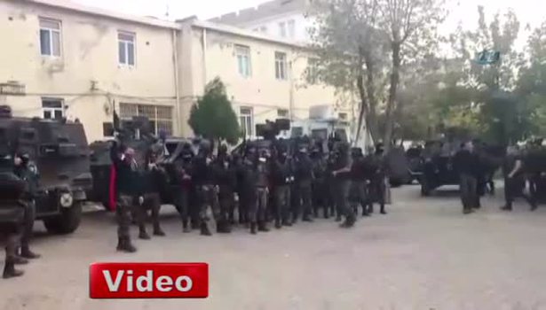 Özel Harekat polisinden gövde gösterisi