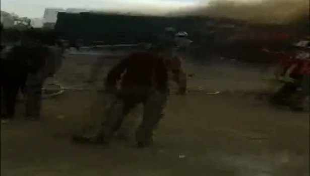 Rus jetleri Azez'de yardım tırlarını vurdu