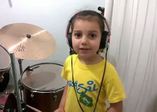 5 yaşındaki kızdan muhteşem bateri performansı