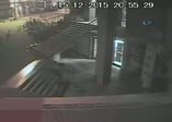 Genç kız otoparkın 3. katından kendini böyle attı!